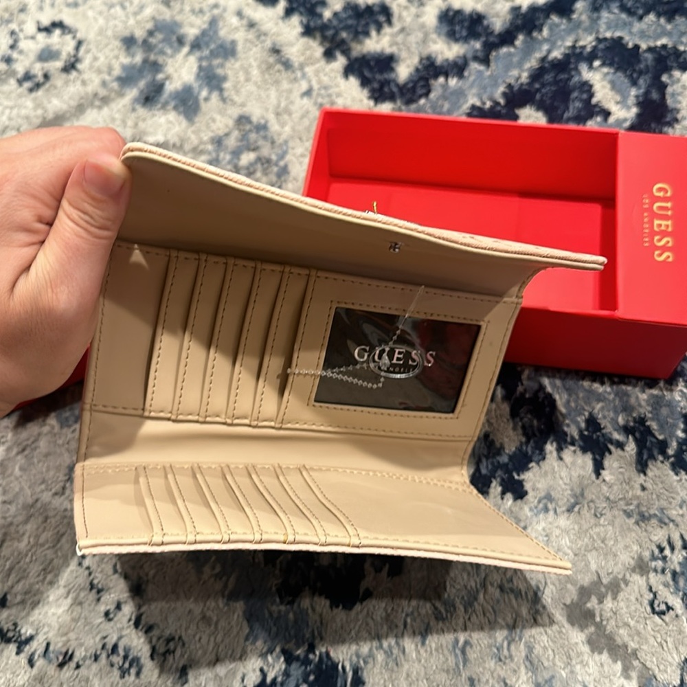Guess Wallet - Picture 2 of 3